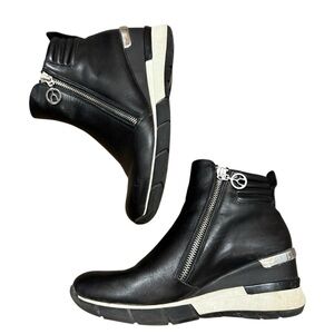 Wishbone Collective 7 EUC Black Sneakers with Modern Comfort and Durability